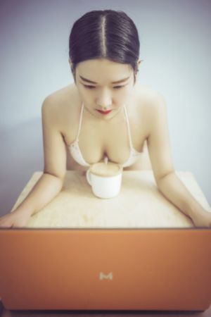 亚洲色欲色欱www在线_超清迅雷电影在线